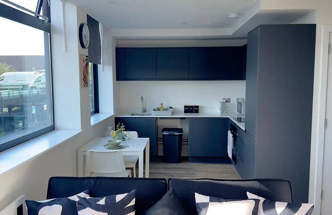 Modern & Stylish 1-Bed Apartment Near Old Trafford And Central Manchester-1