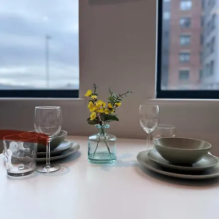 Modern & Stylish 1-Bed Apartment Near Old Trafford And Central Manchester-2